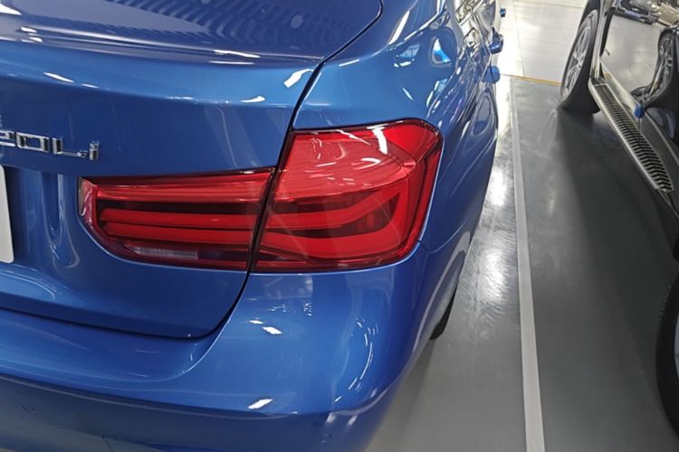 BMW 3 Series 2019 car image #8