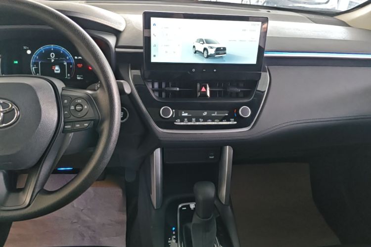 Toyota Corolla Cross 2025 immagine di auto #13
