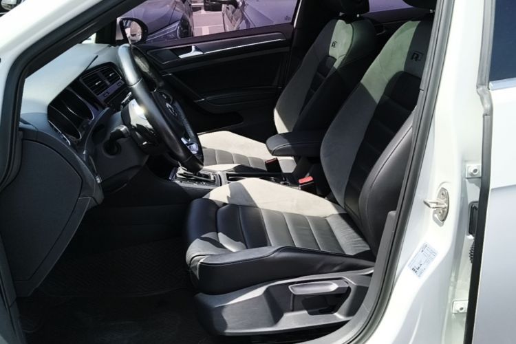 Volkswagen Golf 2018 car image #15