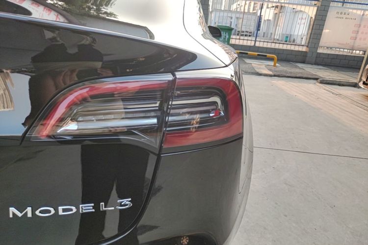 Tesla Model 3 2023 car image #3