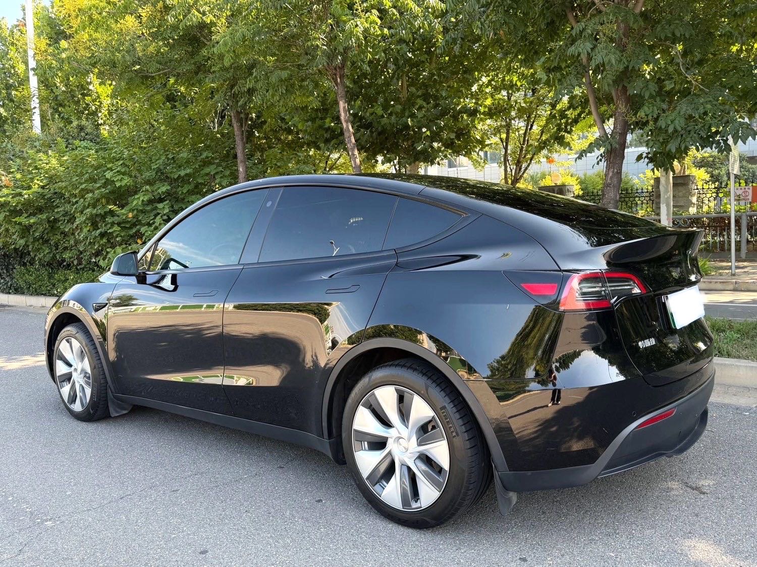 Tesla Model Y 2023 #9 Tesla Model Y 2023 car image #9