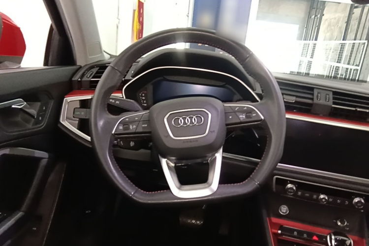 Audi Q3 2019 car image #11