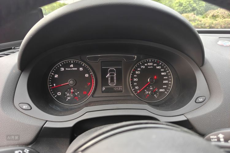 Audi Q3 2016 car image #13