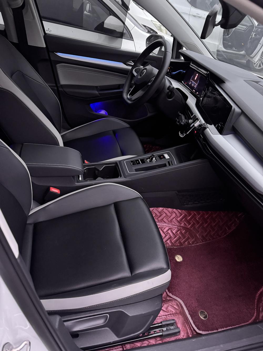 Volkswagen Golf 2023 car image #5