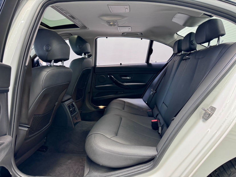 BMW 3 Series 2017 #6 BMW 3 Series 2017 car image #6