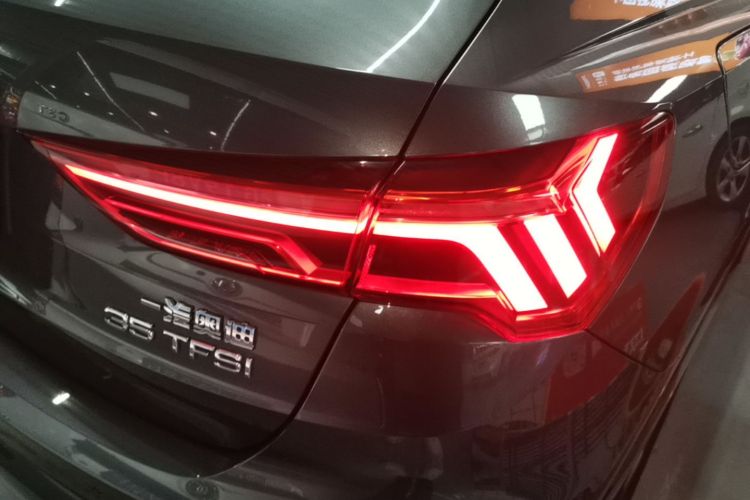 Audi Q3 2020 car image #8