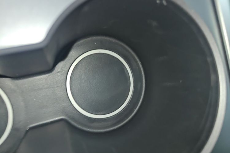 Tesla Model Y 2022 car image #9