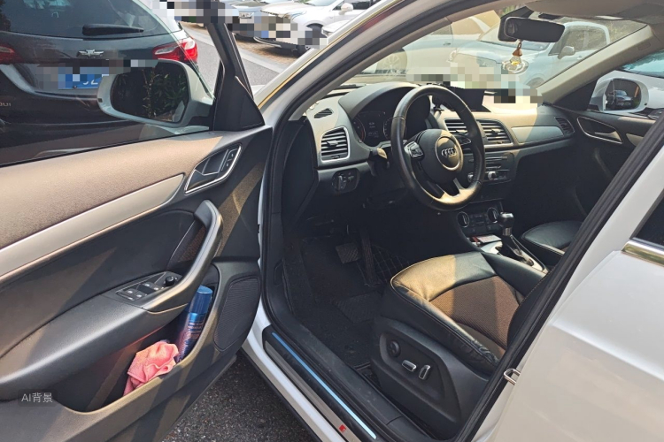 Audi Q3 2019 car image #18