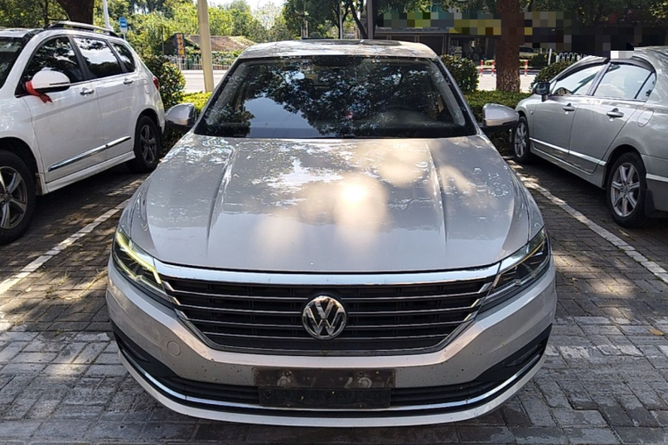 Volkswagen Lavida 2018 car image #3