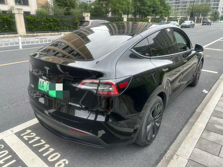 Tesla Model Y 2022 #2 Tesla Model Y 2022 car image #2
