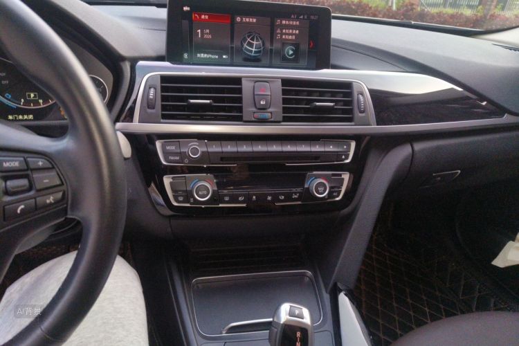 BMW 3 Series 2019 car image #15