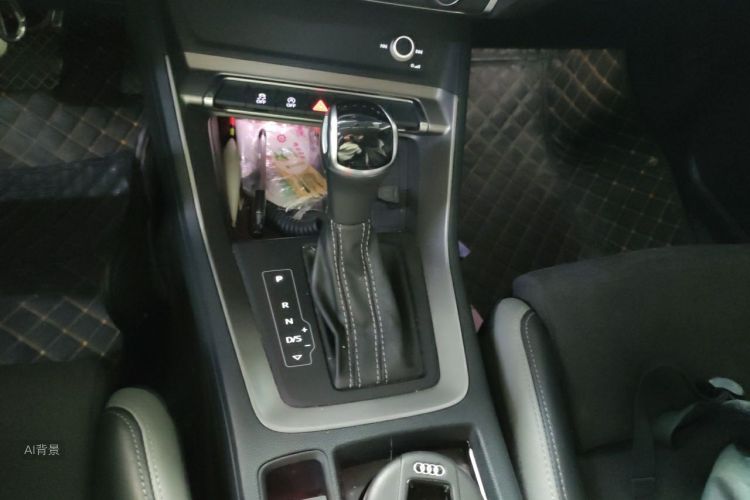 Audi Q3 2021 immagine di auto #16