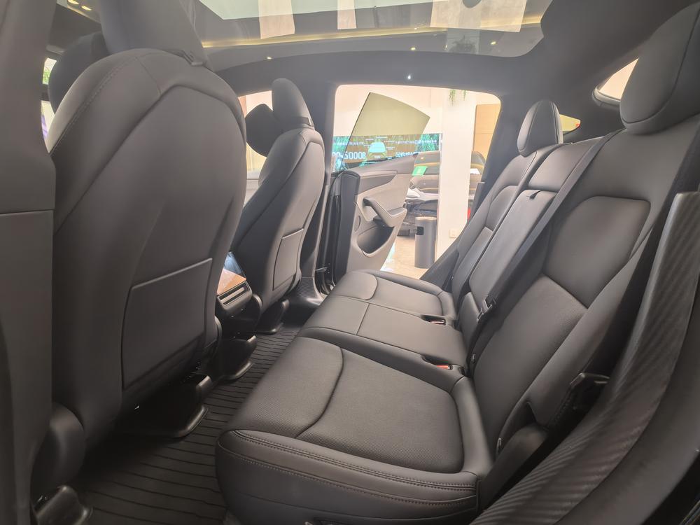 Tesla Model Y 2026 car image #9