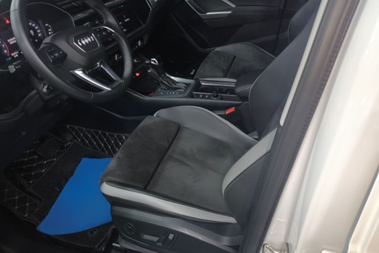 Audi Q3 2020 car image #15