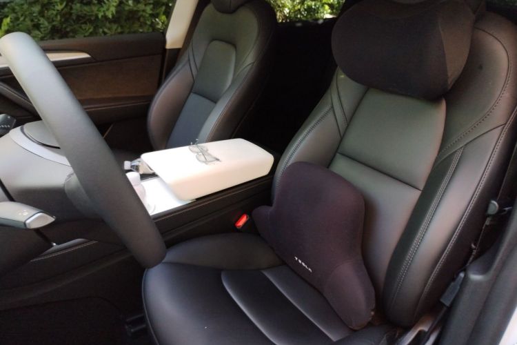 Tesla Model Y 2024 car image #19