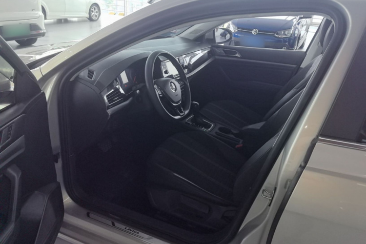 Volkswagen Lavida 2018 car image #12