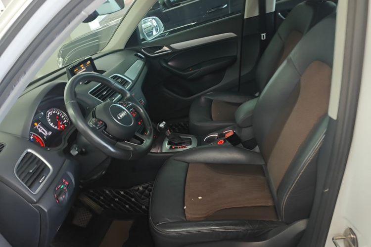Audi Q3 2017 car image #15