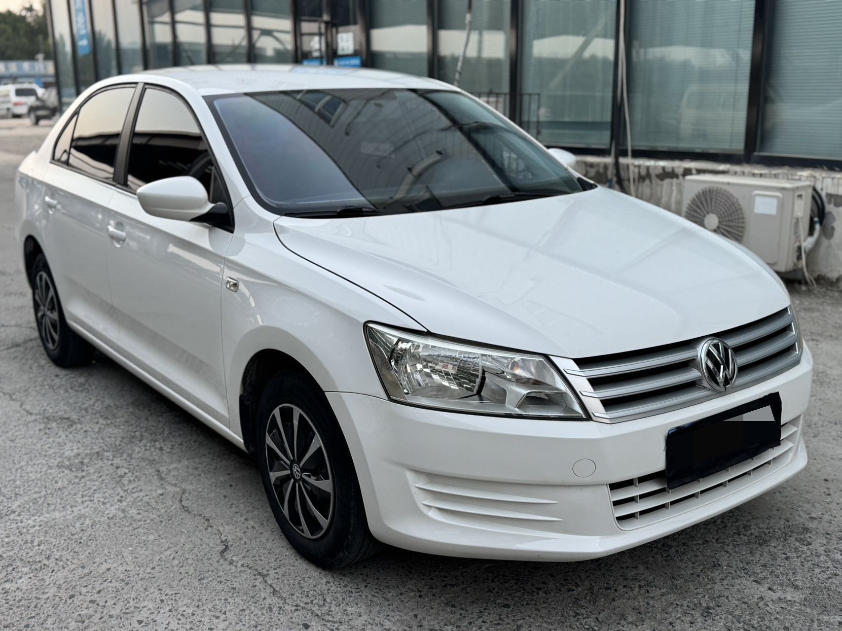 Volkswagen Santana 2014 car image #2