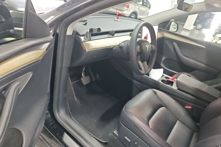 Tesla Model Y 2021 #16 Tesla Model Y 2021 car image #16