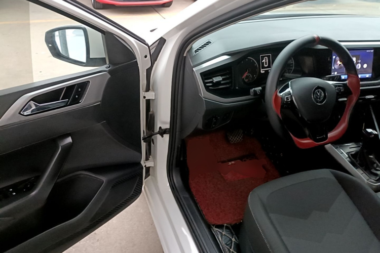 Volkswagen Polo 2020 car image #12