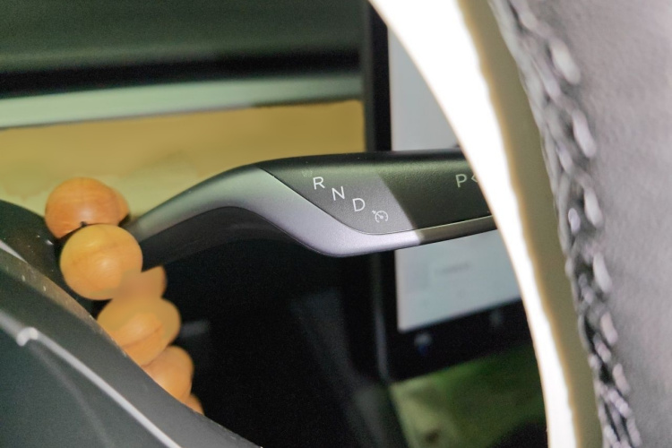 Tesla Model 3 2022 car image #18