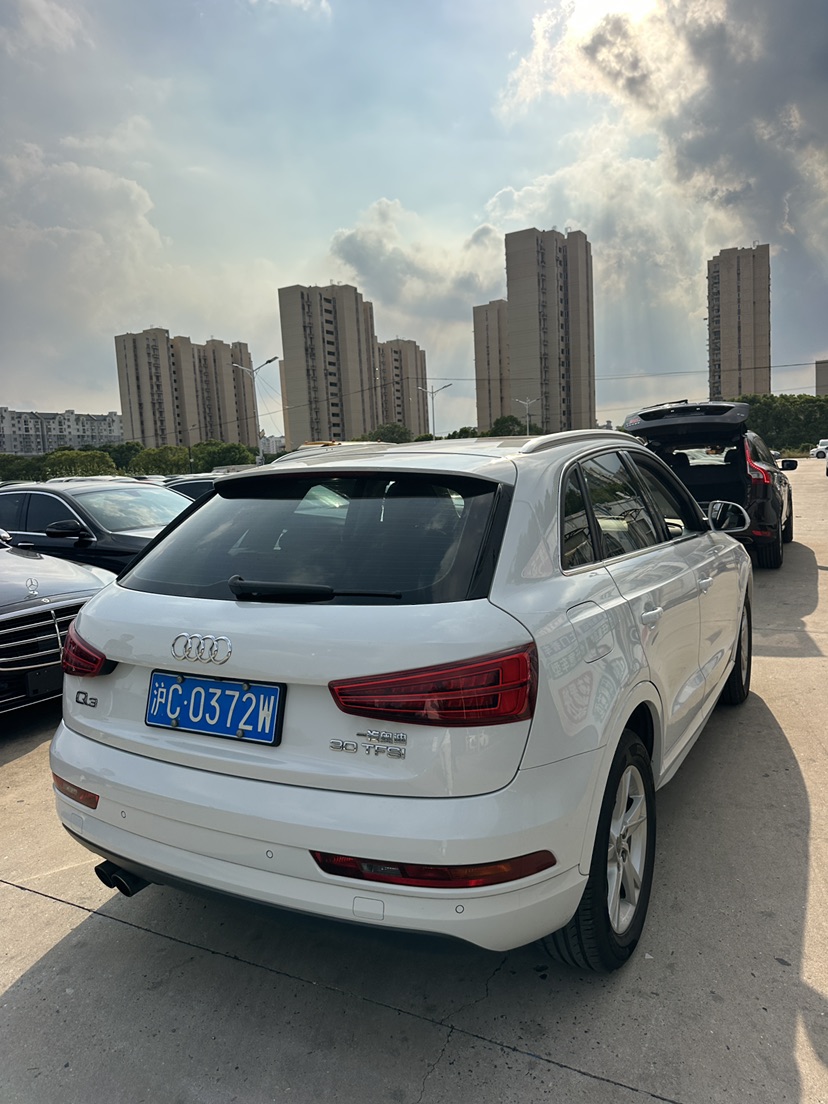 Audi Q3 2018 car image #4