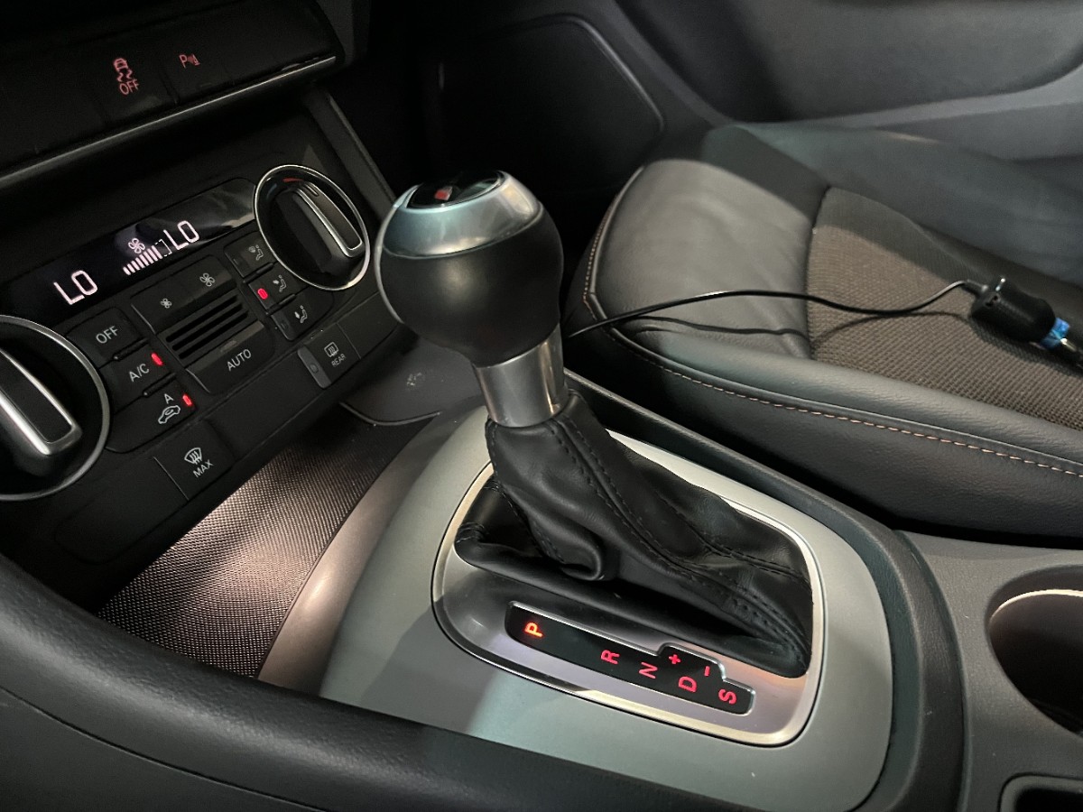 Audi Q3 2018 car image #8
