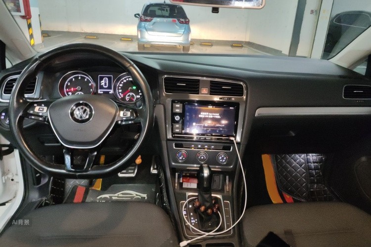 Volkswagen Golf 2019 car image #11