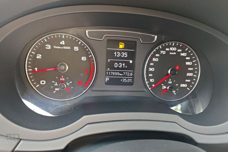Audi Q3 2019 car image #14
