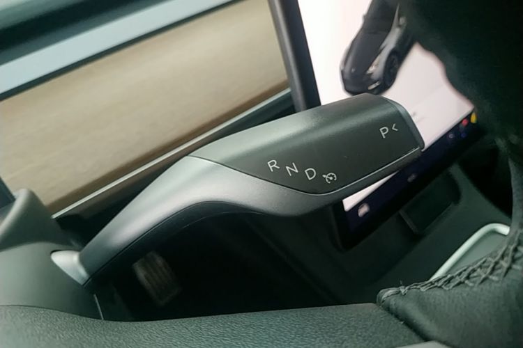 Tesla Model Y 2021 #14 Tesla Model Y 2021 car image #14