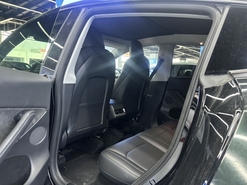 Tesla Model Y 2021 immagine di auto #5