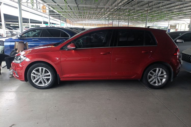 Volkswagen Golf 2019 car image #7