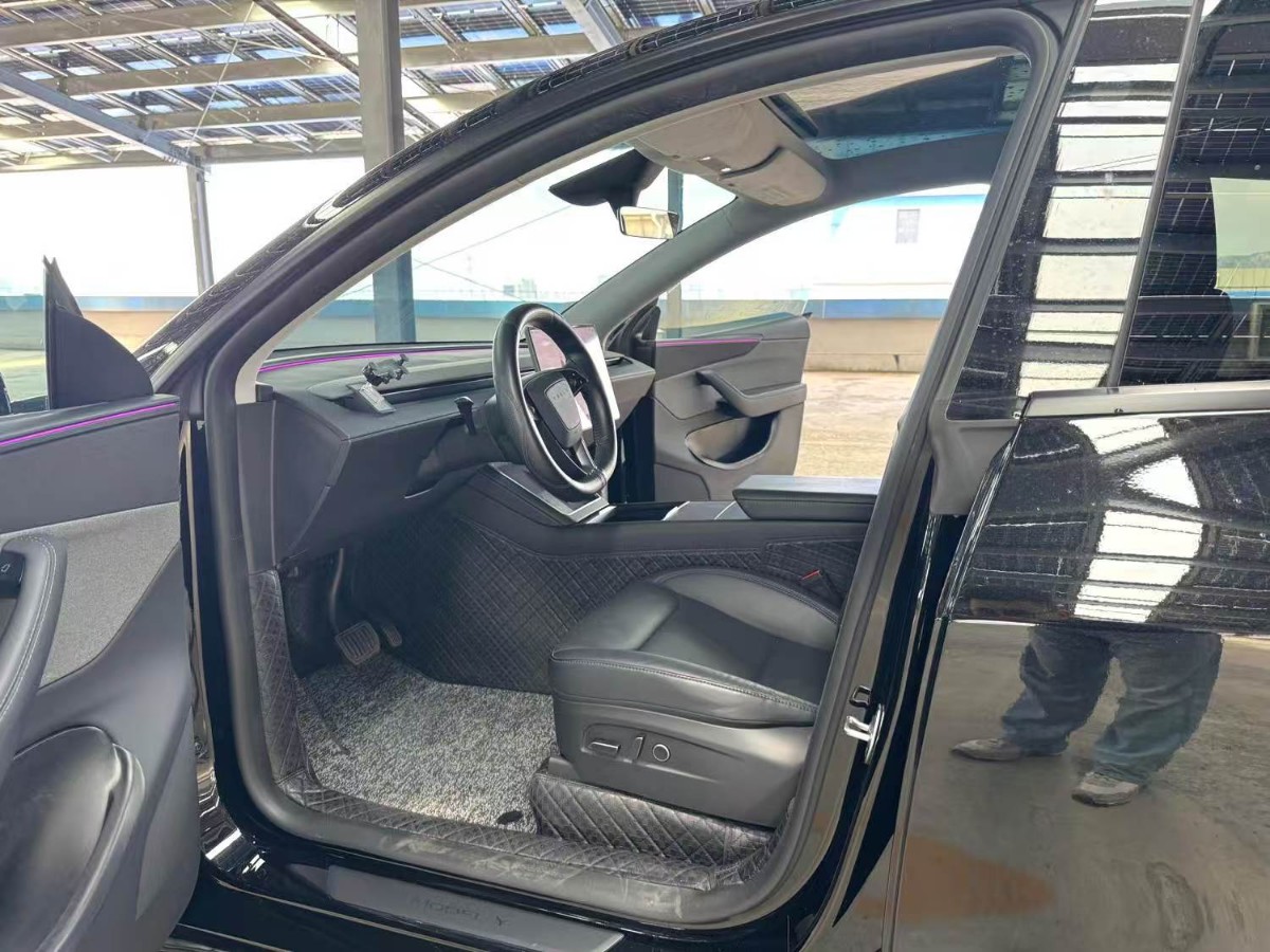 Tesla Model Y 2025 car image #7