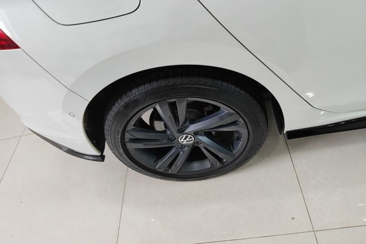 Volkswagen Golf 2021 car image #10