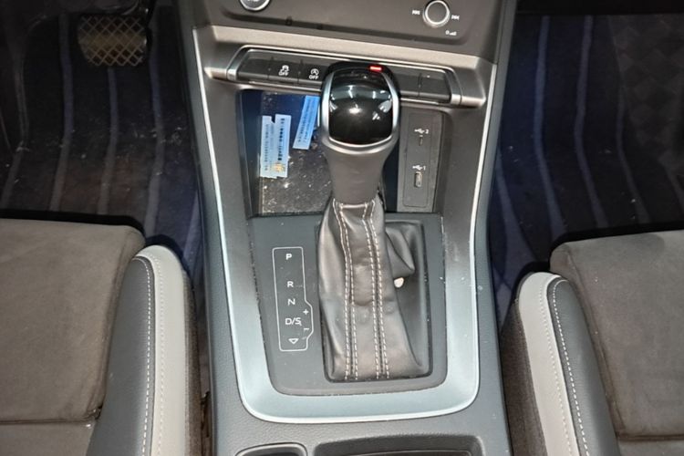Audi Q3 2020 car image #18