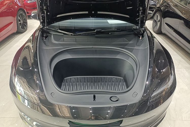 Tesla Model 3 2026 immagine di auto #20