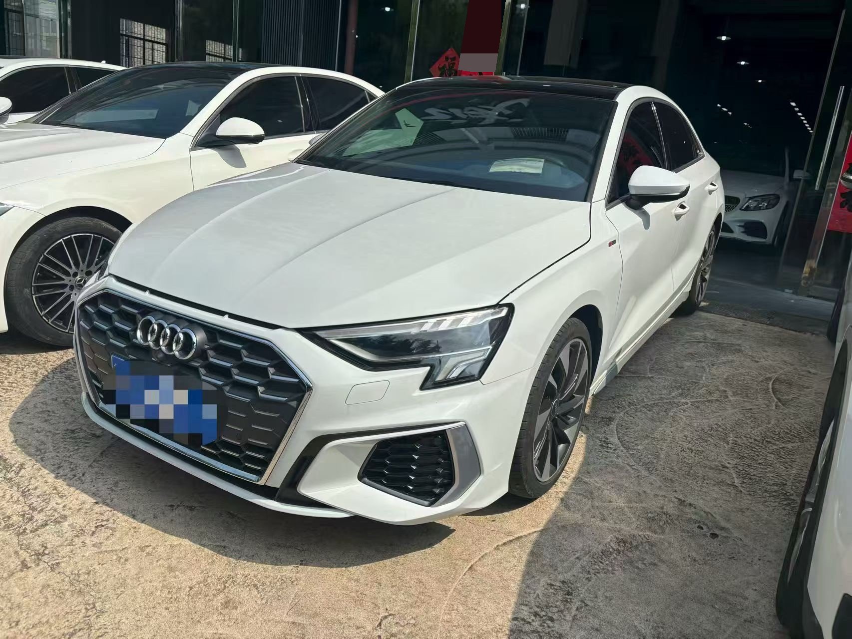 2023 immagine di auto 