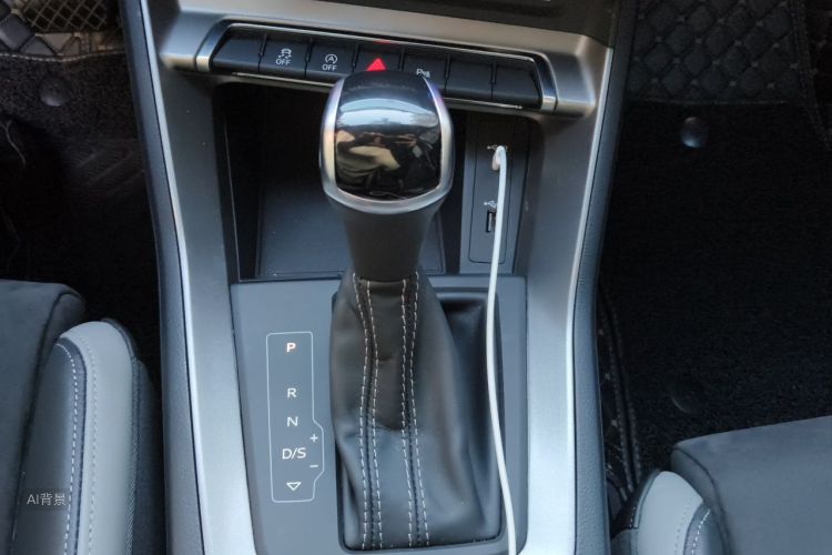 Audi Q3 2021 immagine di auto #16