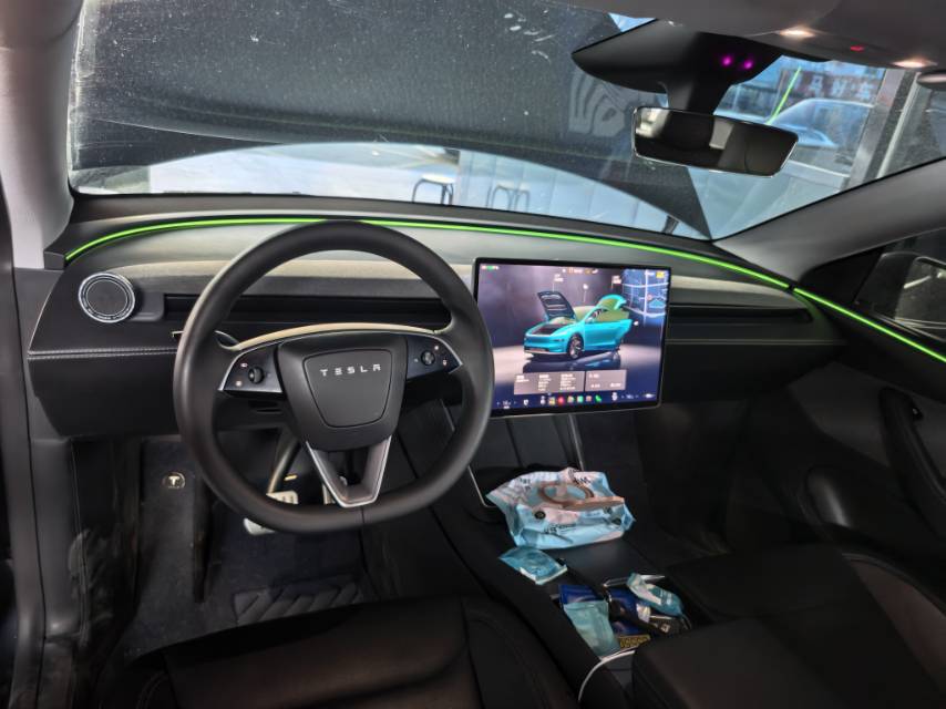 Tesla Model Y 2025 car image #6