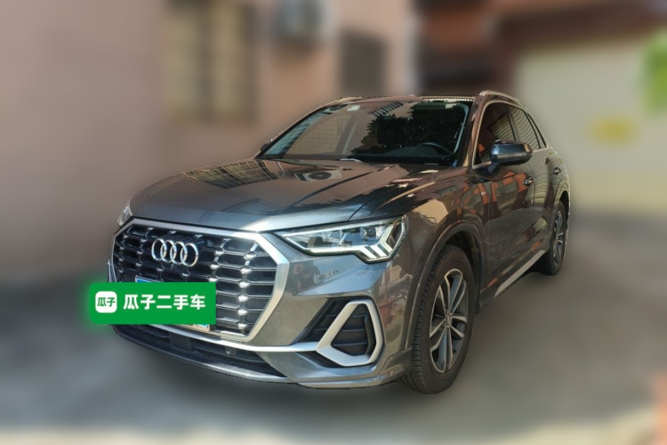 Audi Q3 2020 car image #2