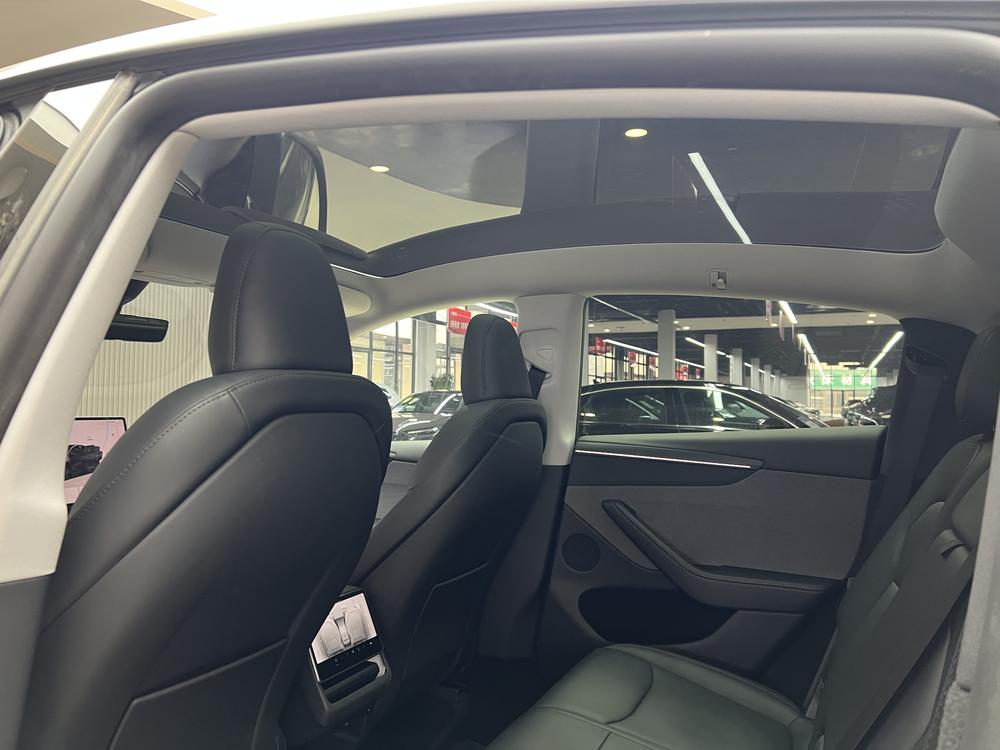 Tesla Model Y 2025 #18 Tesla Model Y 2025 car image #18