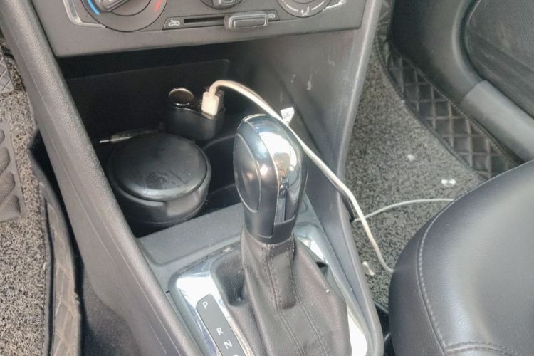 Volkswagen Santana 2015 car image #16
