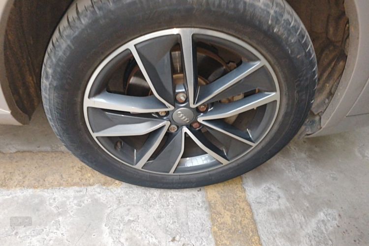 Audi Q3 2019 immagine di auto #9