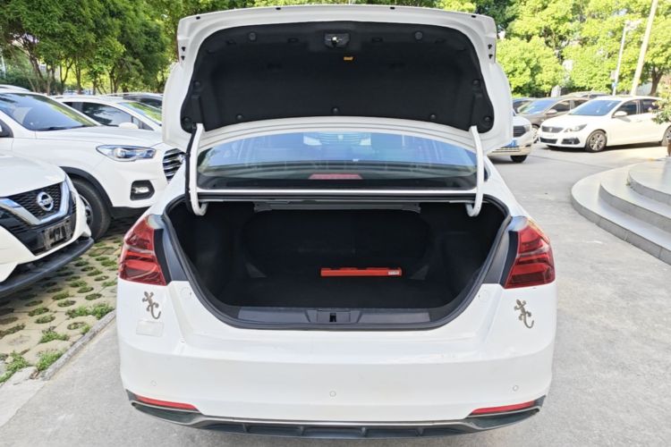 GEELY Emgrand 2019 car image #19