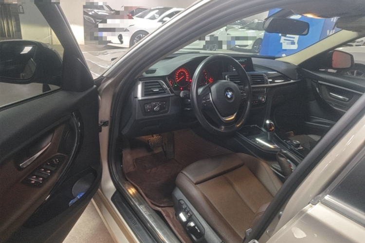 BMW 3 Series 2018 car image #16