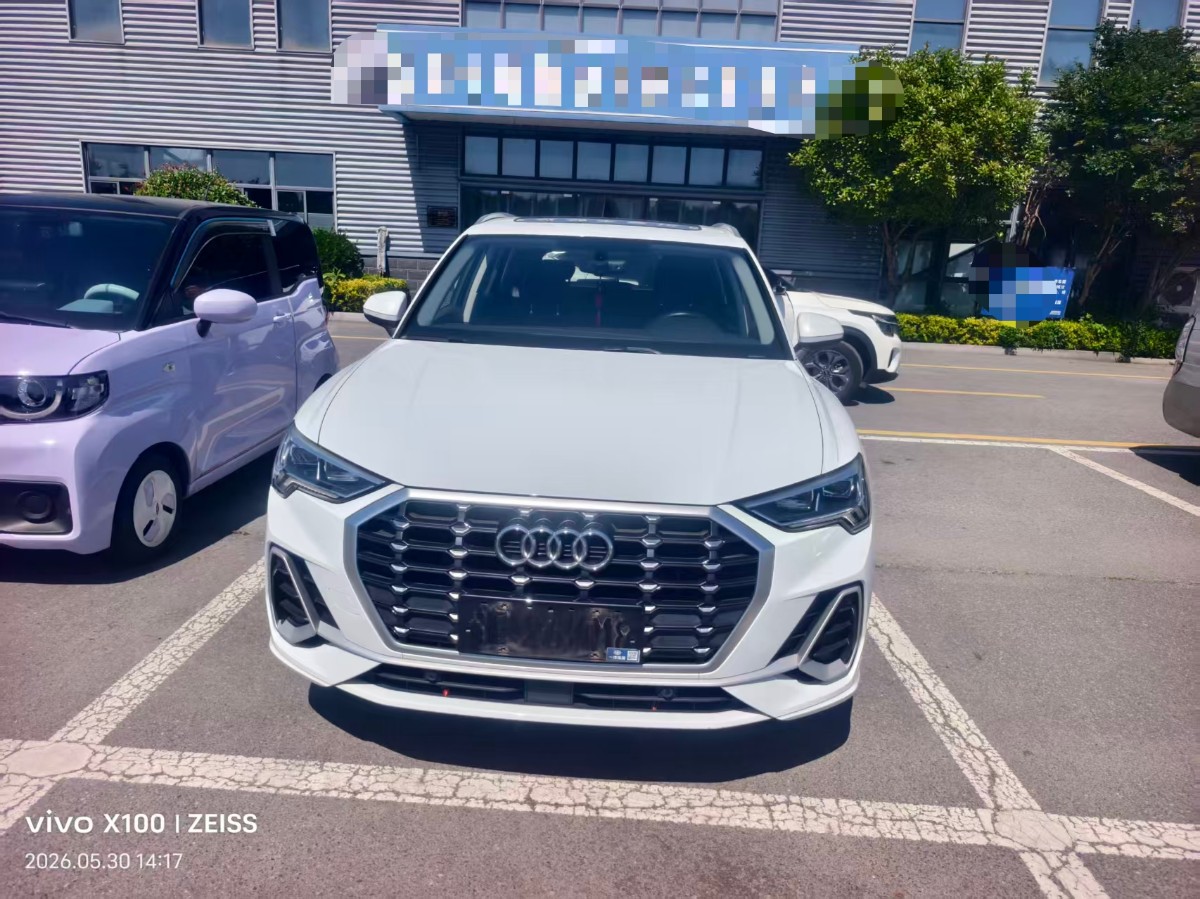 Audi Q3 2022 car image #2