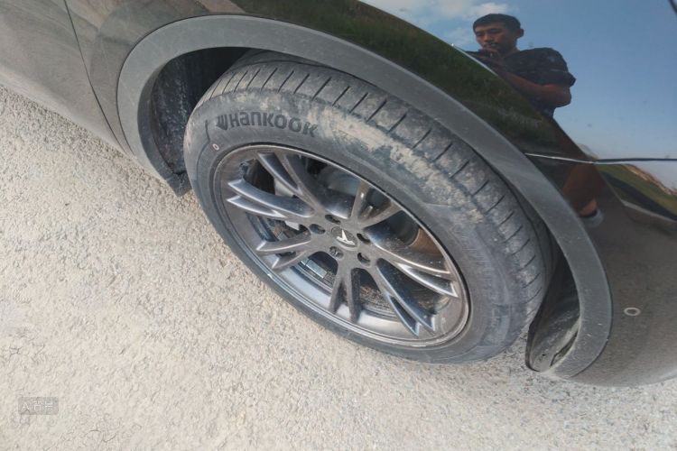 Tesla Model Y 2023 car image #9