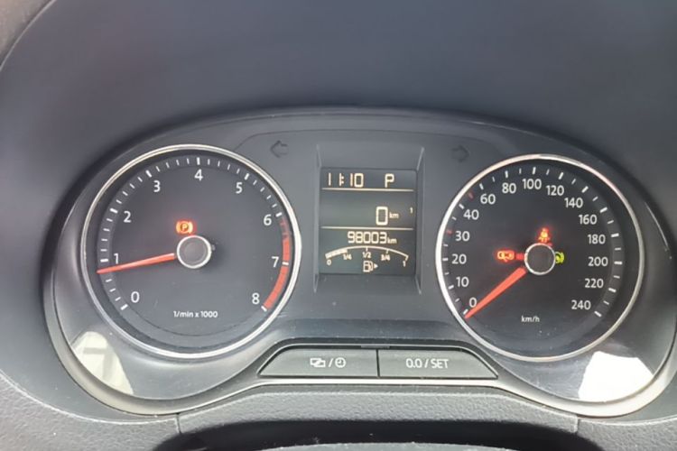 Volkswagen Polo 2015 car image #16