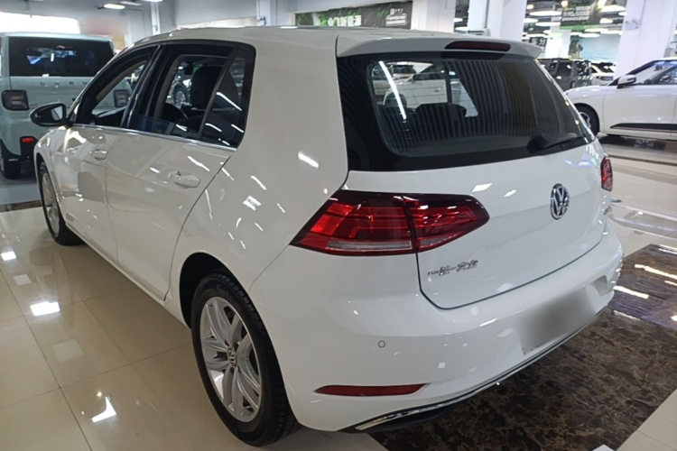 Volkswagen Golf 2018 car image #5