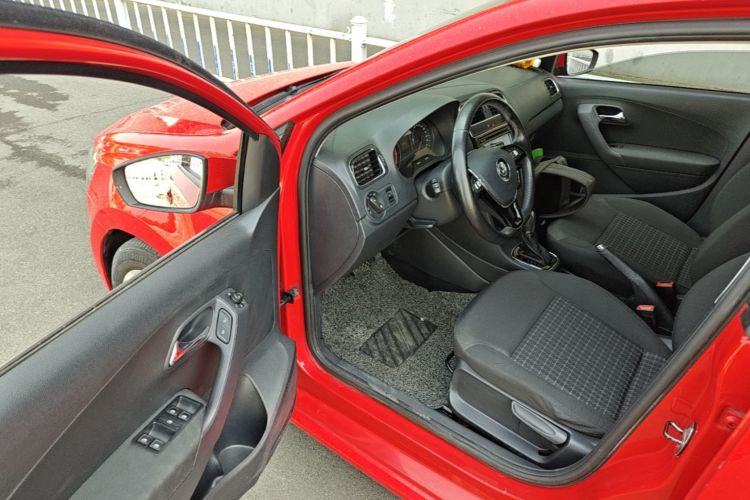 Volkswagen Polo 2017 car image #16
